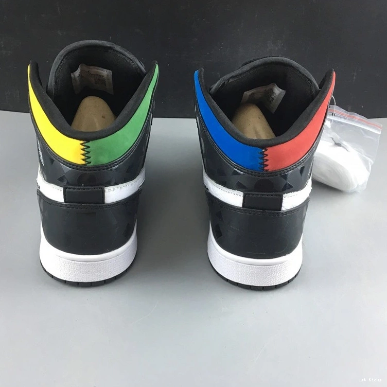 CJ9219-001  Quai54 (2019) Jordan  1 Mid 0227